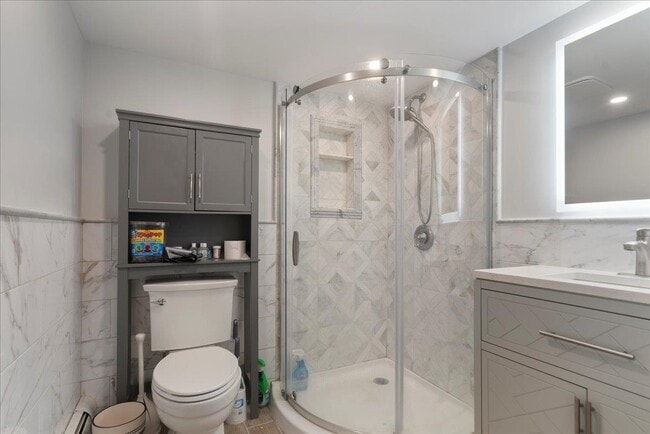 Building Photo - 252 Grace Ave