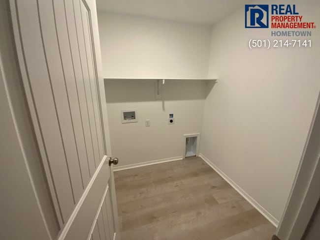 Building Photo - 1495 Meadows Dr