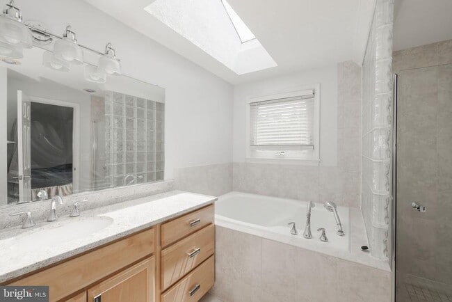 Building Photo - 6015 Good Lion Ct