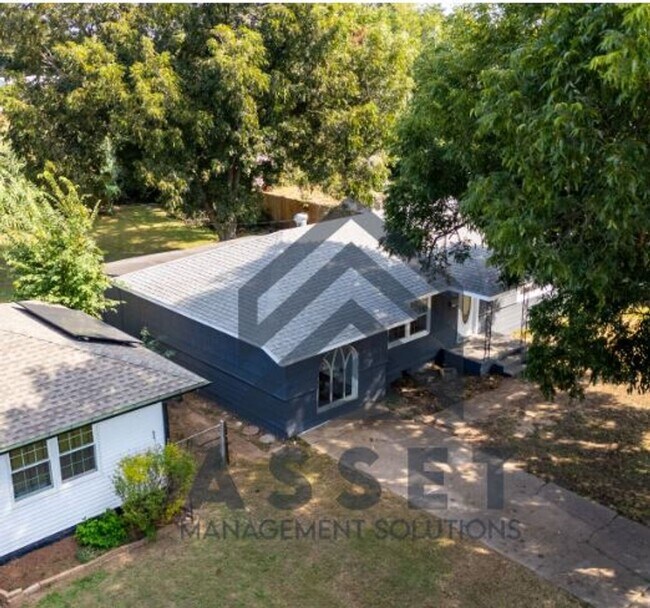 Building Photo - 4 Bedroom Available for Lease & Rent to Own!