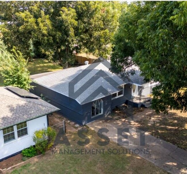 Building Photo - RENT TO OWN – Warr Acres!