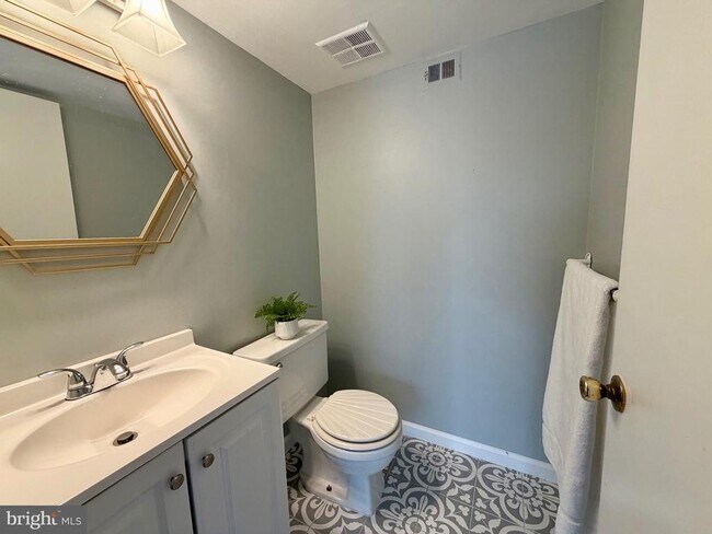 Building Photo - 33 Georgetown Rd