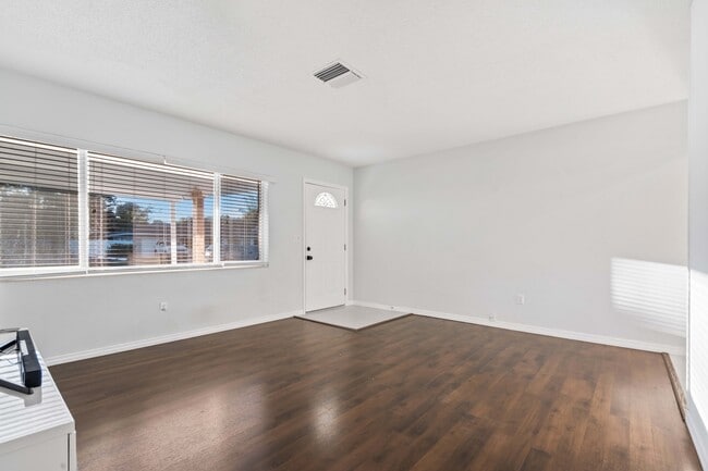 Building Photo - 353 Shirley Ave