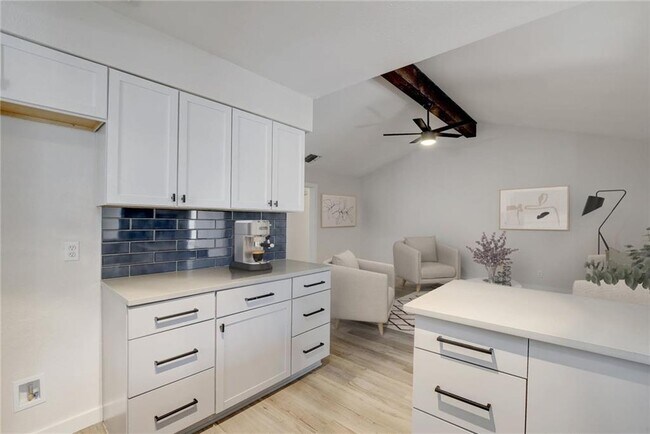 Building Photo - 125 Chaparral St