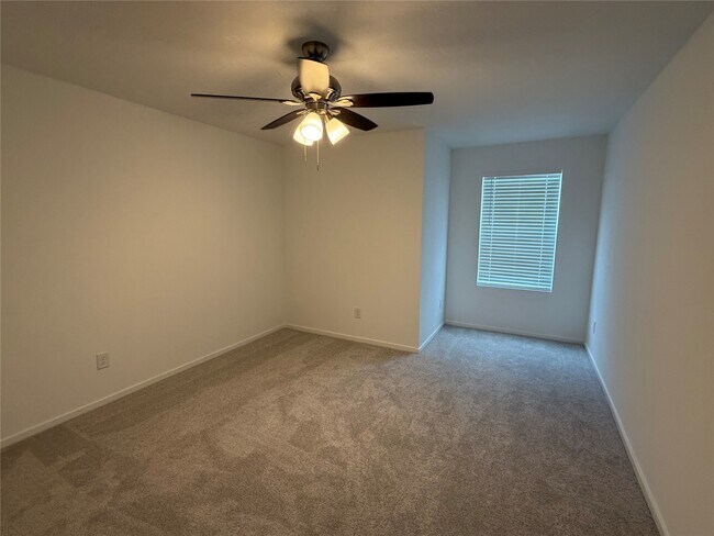 Building Photo - 16718 Spotted Oak Dr