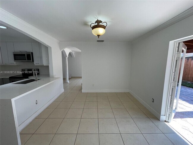 Building Photo - 631 SW 99th Pl