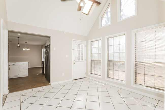 Building Photo - 3 Bedroom Atlanta Home