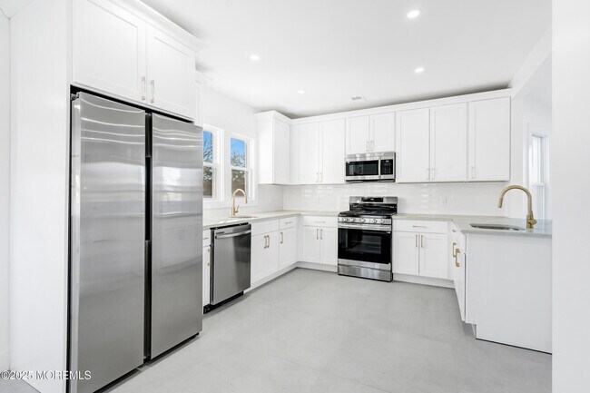 Building Photo - 448 Monmouth Rd