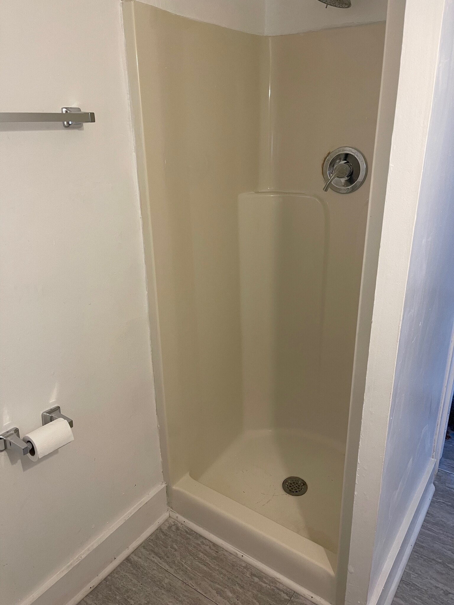 Shower Stall - 325 Pine St