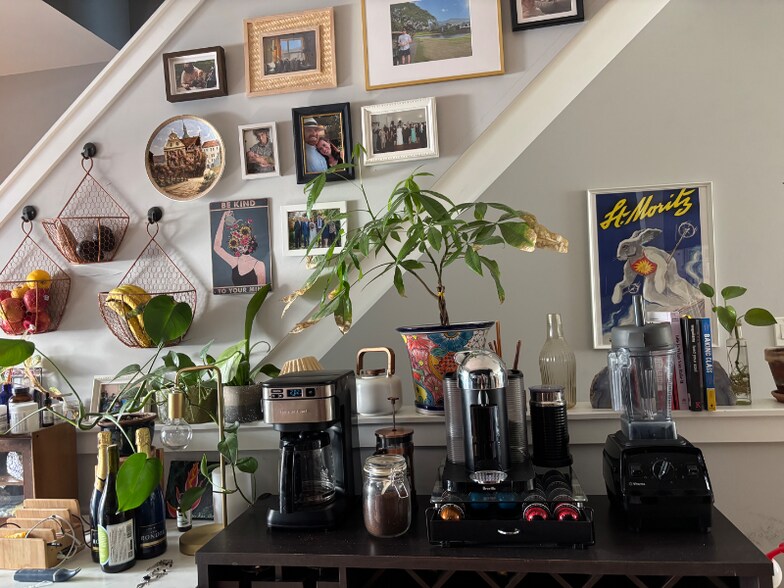 Building Photo - 527 Titan St