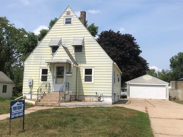 Primary Photo - 2113 Oakland Ave E