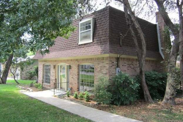 Building Photo - 833 Timber Dr