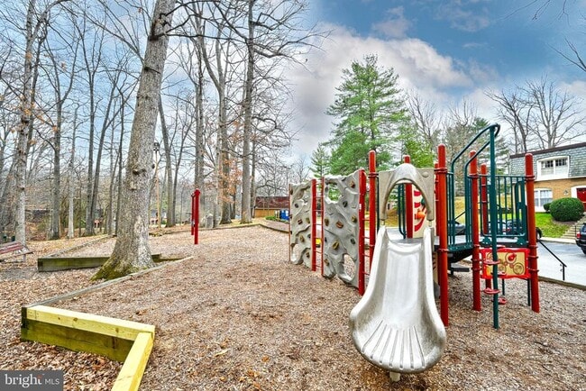 Building Photo - 5907 Noblestown Rd