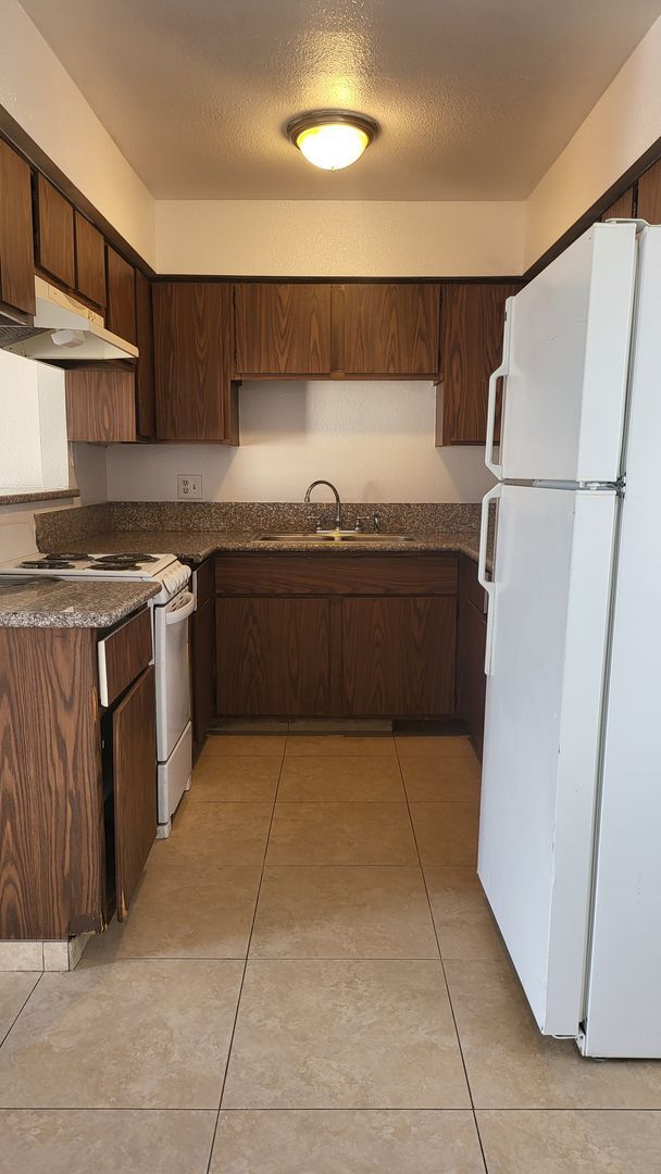 Building Photo - 3117 E Carey Ave