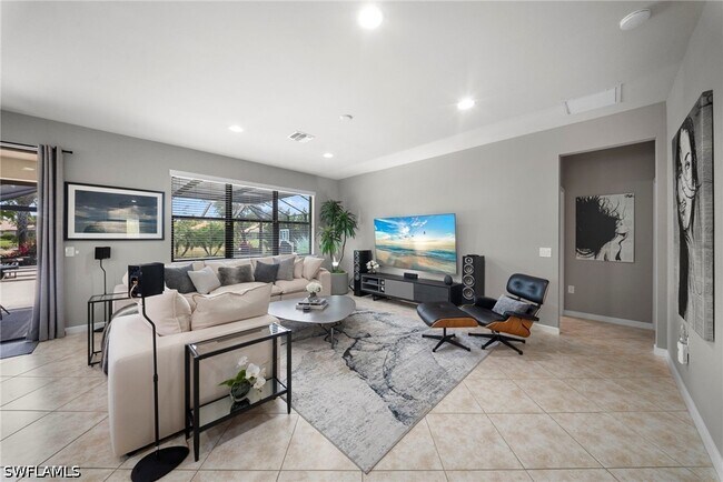 Building Photo - 7052 Live Oak Dr