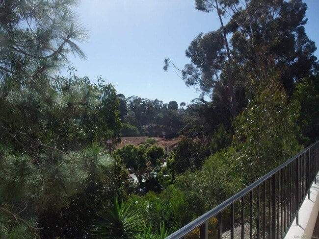 Building Photo - 8614 Villa La Jolla Dr