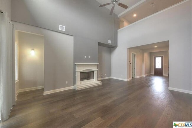 Building Photo - 203 Ancient Oak Way