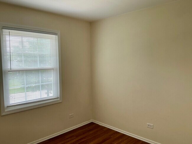 Building Photo - 840 Heather Ln