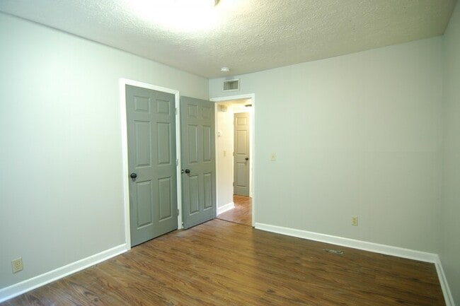 Building Photo - 2 Bedroom Inglewood Duplex!