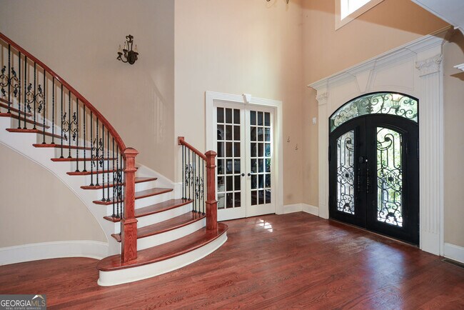 Building Photo - 2210 Spalding Dr