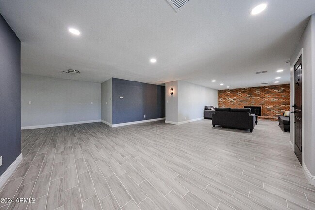 Building Photo - 11207 S Iroquois Dr