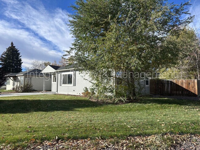 Building Photo - 901 S Alcott St