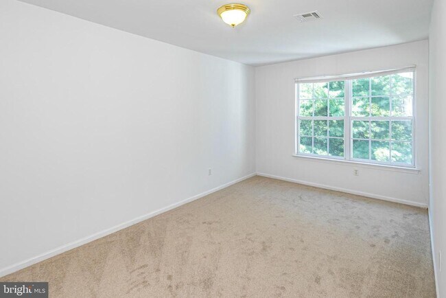Building Photo - 50 Grant Way
