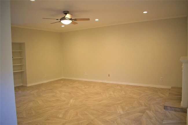 Building Photo - 600 Wilcrest Dr