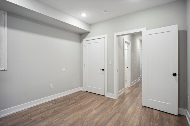 Building Photo - 1618 N Sydenham St