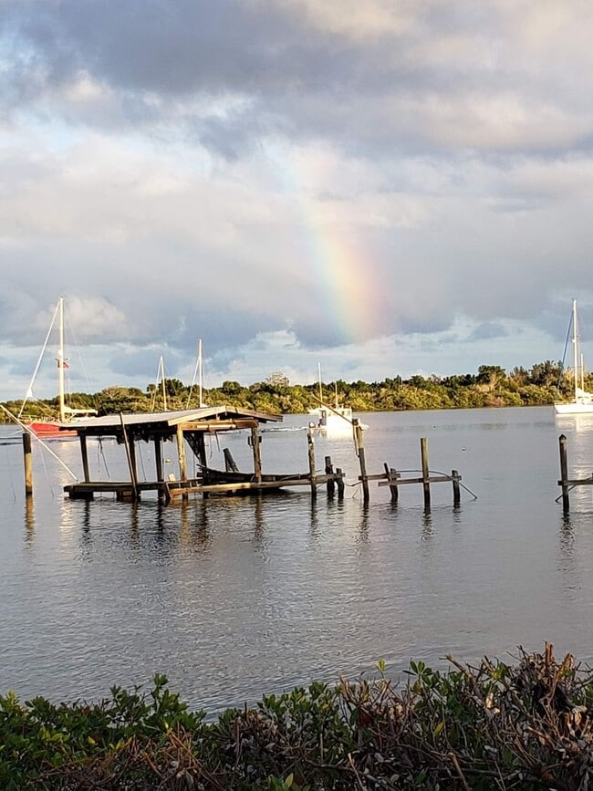 Building Photo - 1 bedroom Historic Cottage half Block from Canal
