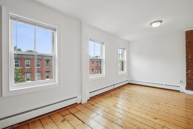 Building Photo - 224 8th St