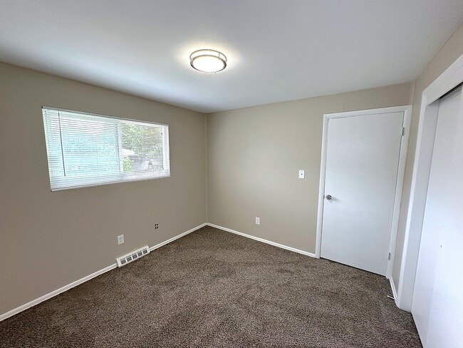Building Photo - 431 S Victor Way