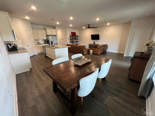 Building Photo - 8026 Burnside Lp