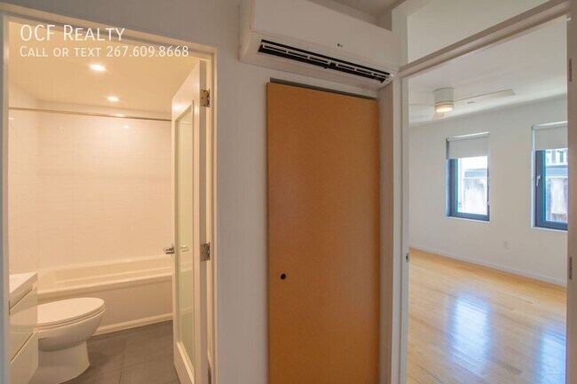 Building Photo - 152 W Laurel St