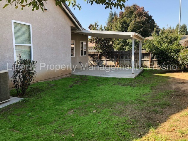 Building Photo - 2764 E Eclipse Ave