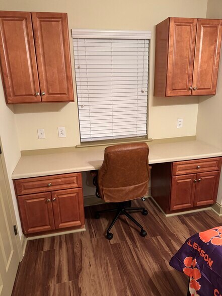 Building Photo - 1613 Muscovy Way