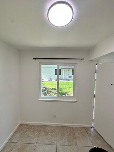 Building Photo - 252 Sharp Cir