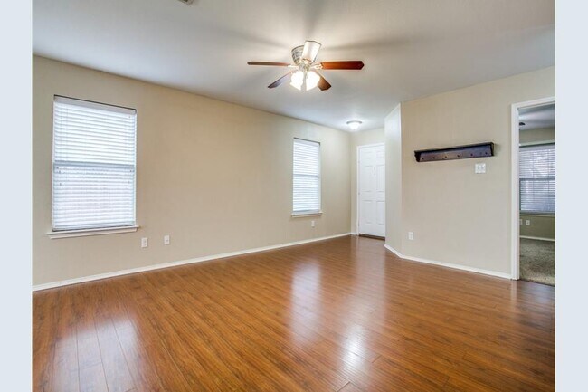 Building Photo - 1202 Angelina Dr