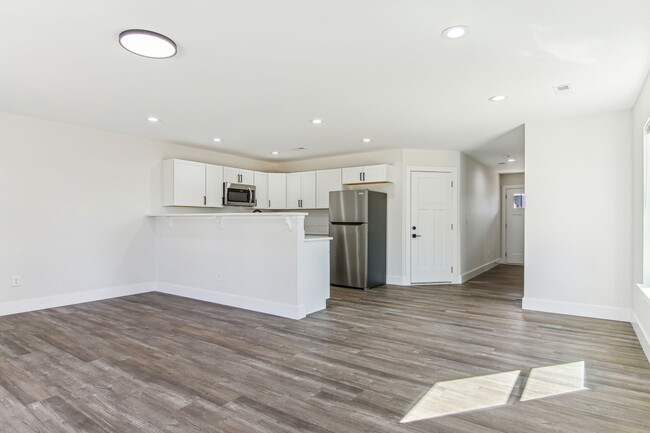 Building Photo - 4056 Cedar Fls Ln