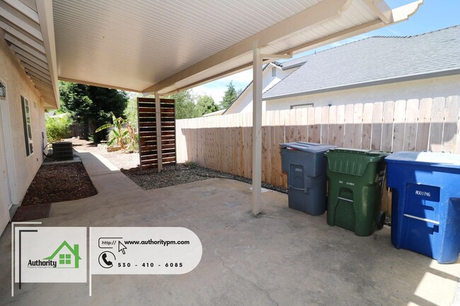 Building Photo - 2631 Queens Way
