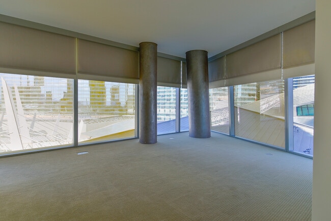 Building Photo - Veer Towers 602W-Strip and CityCenter Views form this Stunning 2Bd/2Ba Residence