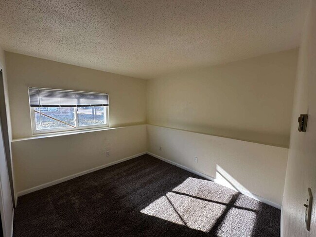 Building Photo - "Cozy 2-Bed Retreat with Charm!"