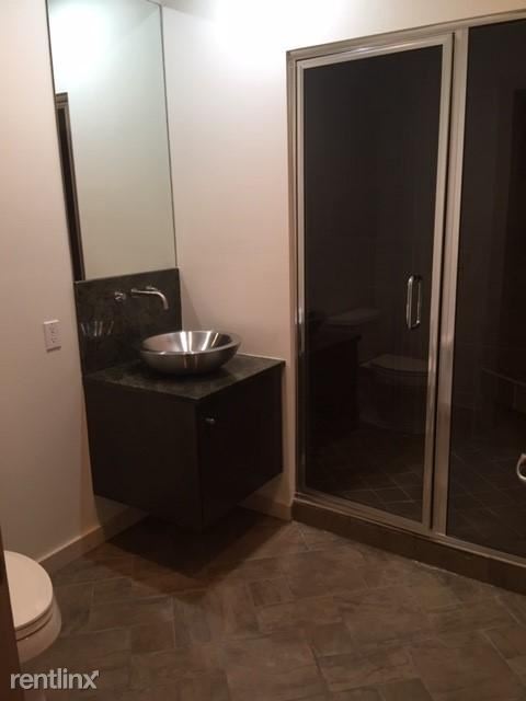 Building Photo - 1008 Dodge St