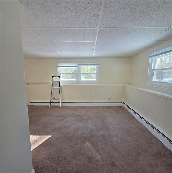 Building Photo - 765 S County Trail