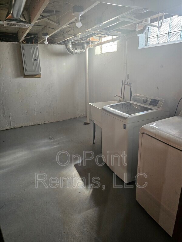 Building Photo - 26539 Clarita St