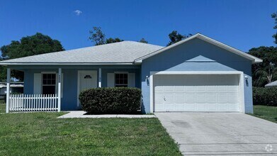 Building Photo - Cute 3/2 House with New Floors and Fresh P...
