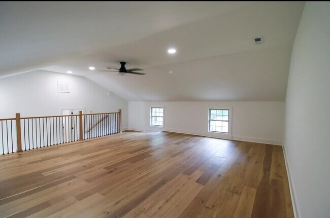 Building Photo - 128 Due W Dr