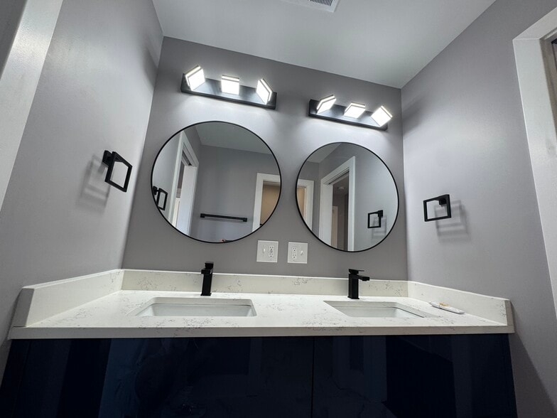 Building Photo - 3116 Dobson St