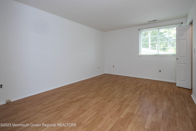 Building Photo - 90 Quince Ct