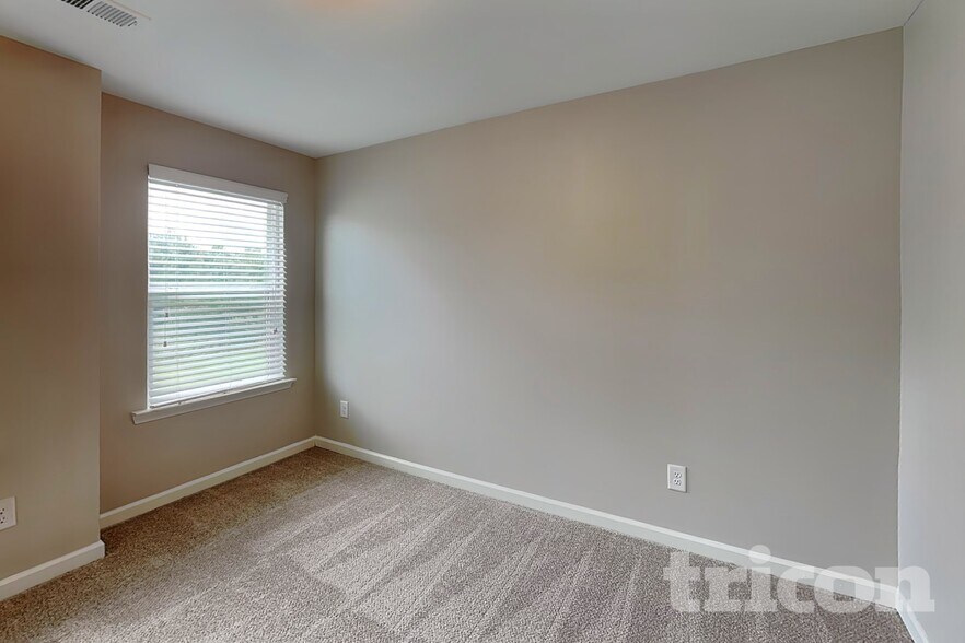 Building Photo - 2292 Shady Dr